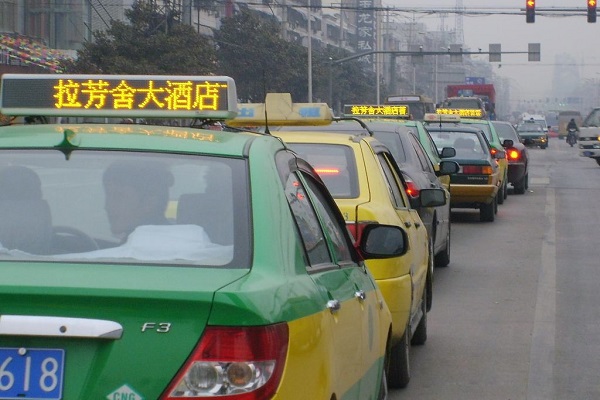 东莞广告公司出租车车顶LED广告屏投放价格与收费标准